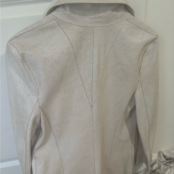 Rare calf skin Chanel jacket worn 2x - Picture 8 of 12